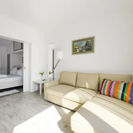 Pina.5 Apartment